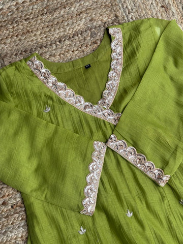 The Olive Olivea Angrakha 🌿 – Olive Green Mul Chanderi Lace Work 3-Piece Kurta, Pant & Dupatta Set